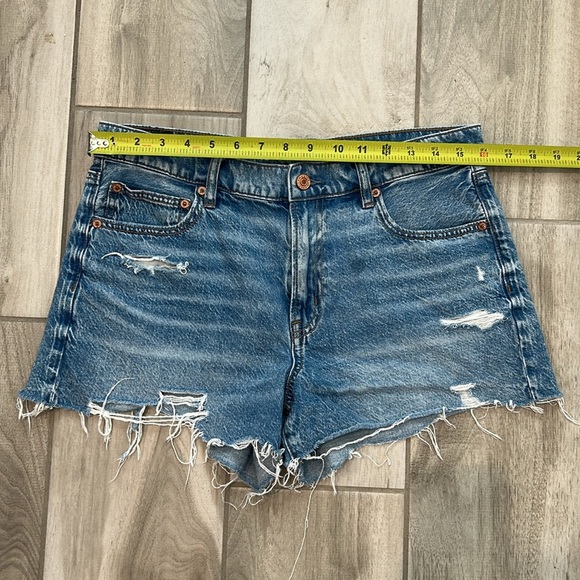 American Eagle 90’s Boyfriend Denim Short - Picture 11 of 12